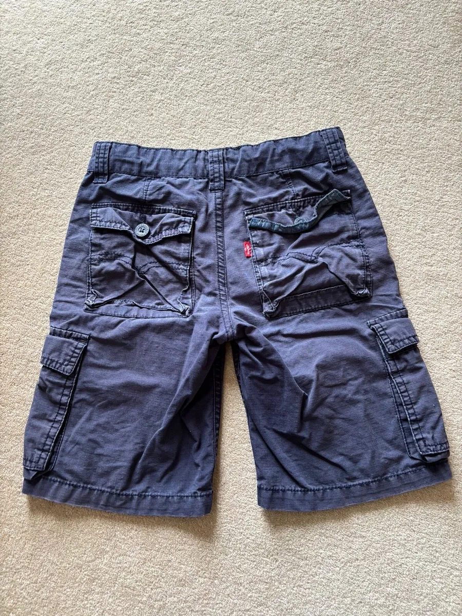 Levis Cargo Navy shorts age 6-7 - Image 2