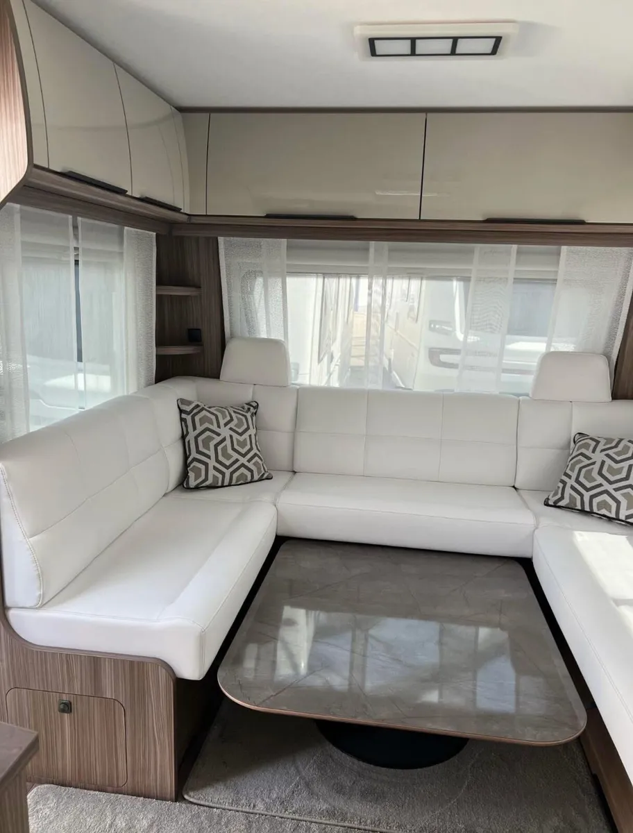 NEW 2026 FENDT VIENNA 650/700 LUXURY CARAVAN - Image 4