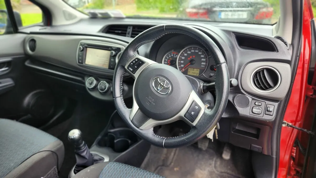 Toyota Yaris 2012 - Image 3
