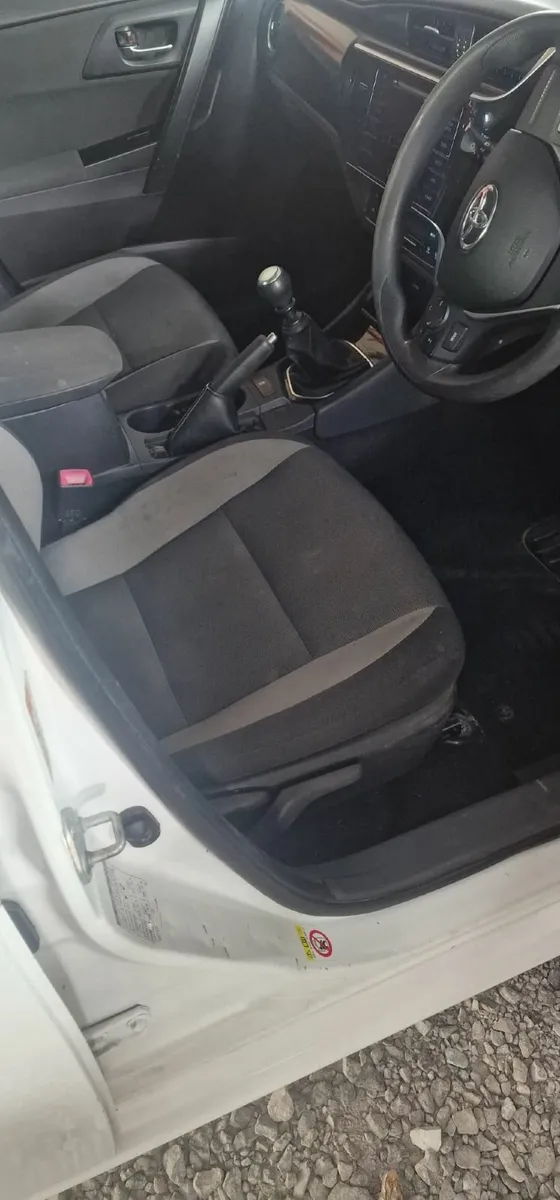 Toyota Auris 2017 - Image 3