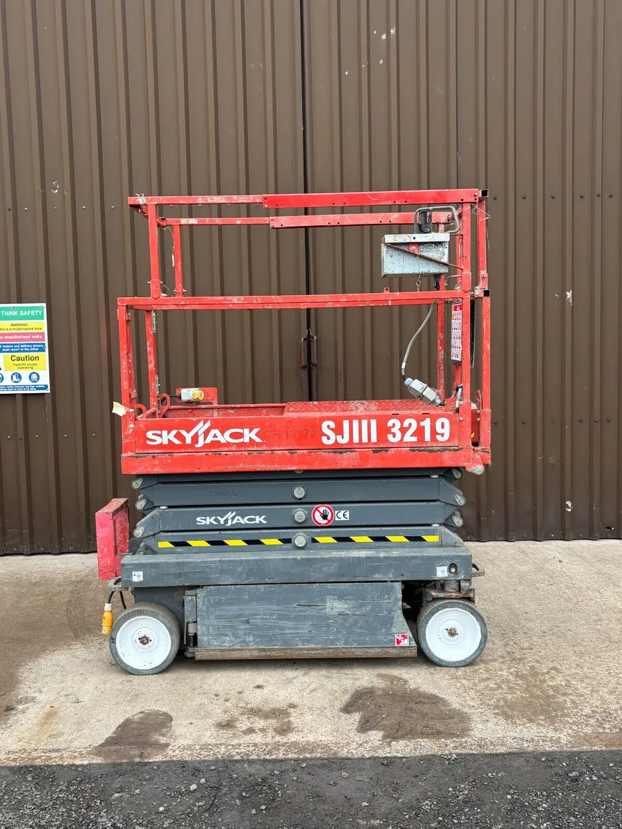2019 Skyjack SJIII 3219 Scissor Lift - Image 1