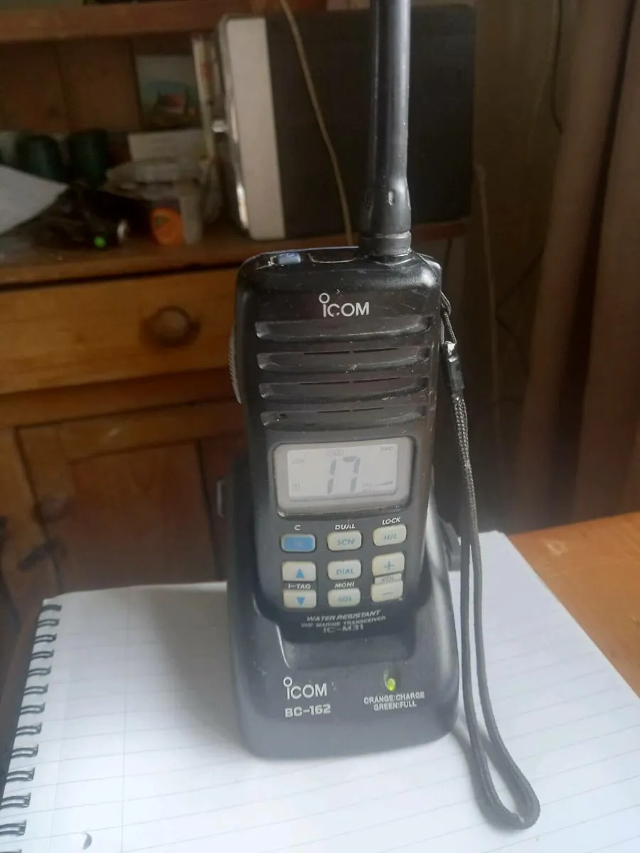 Hand held VHF marine radio - Image 1