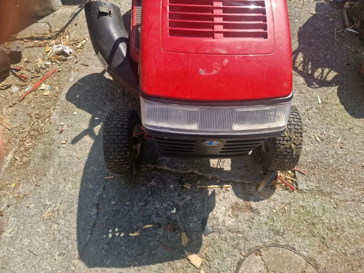 Snapper ride on lawnmower - Image 2