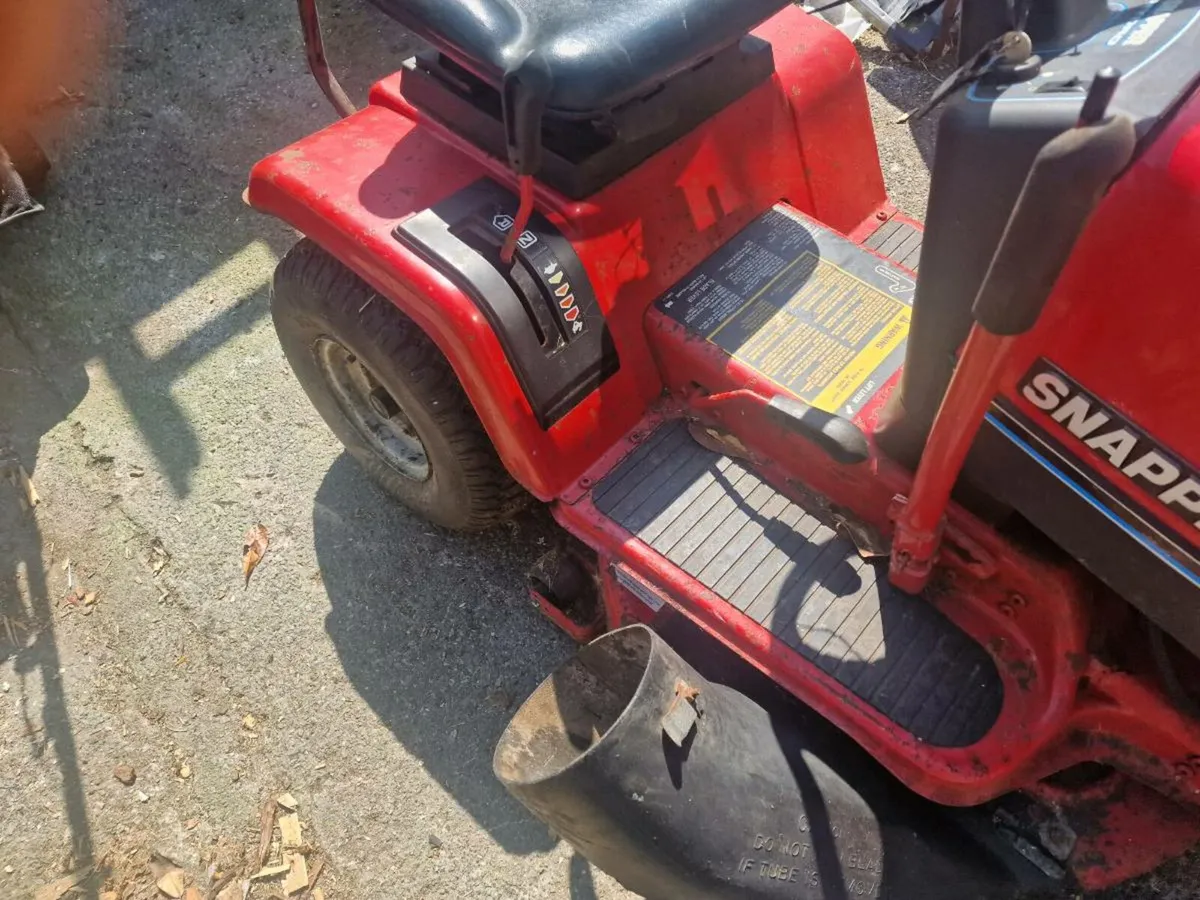 Snapper ride on lawnmower - Image 3