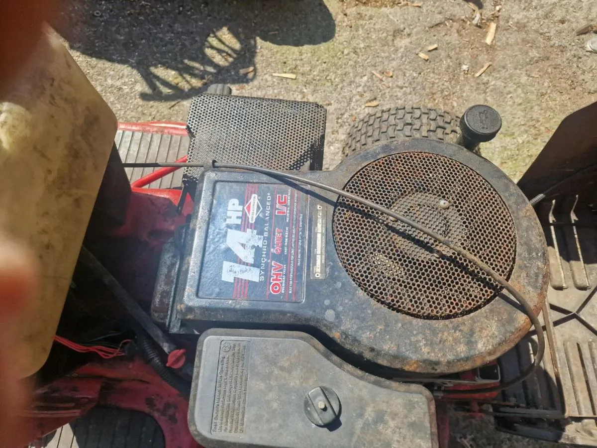 Snapper ride on lawnmower - Image 4