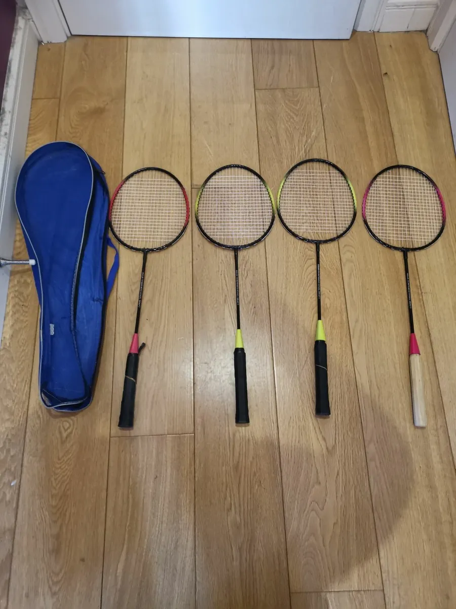 Badminton set