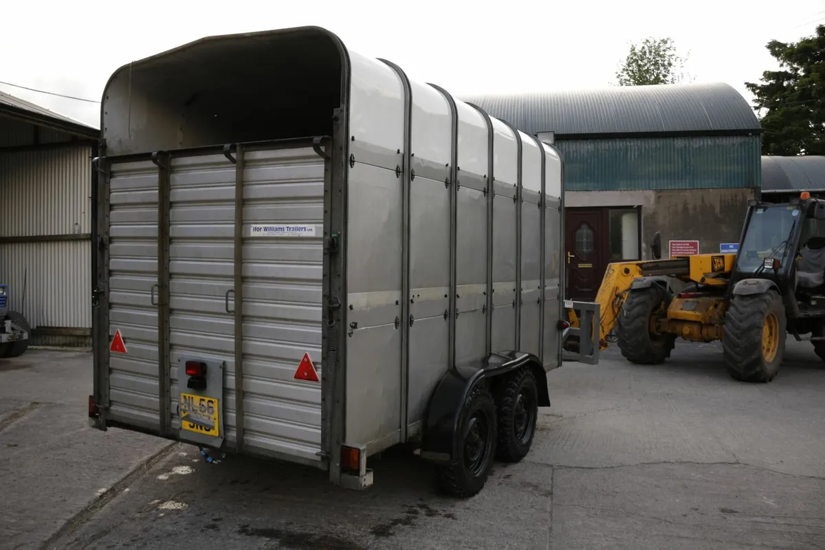cattle trailer - Image 1