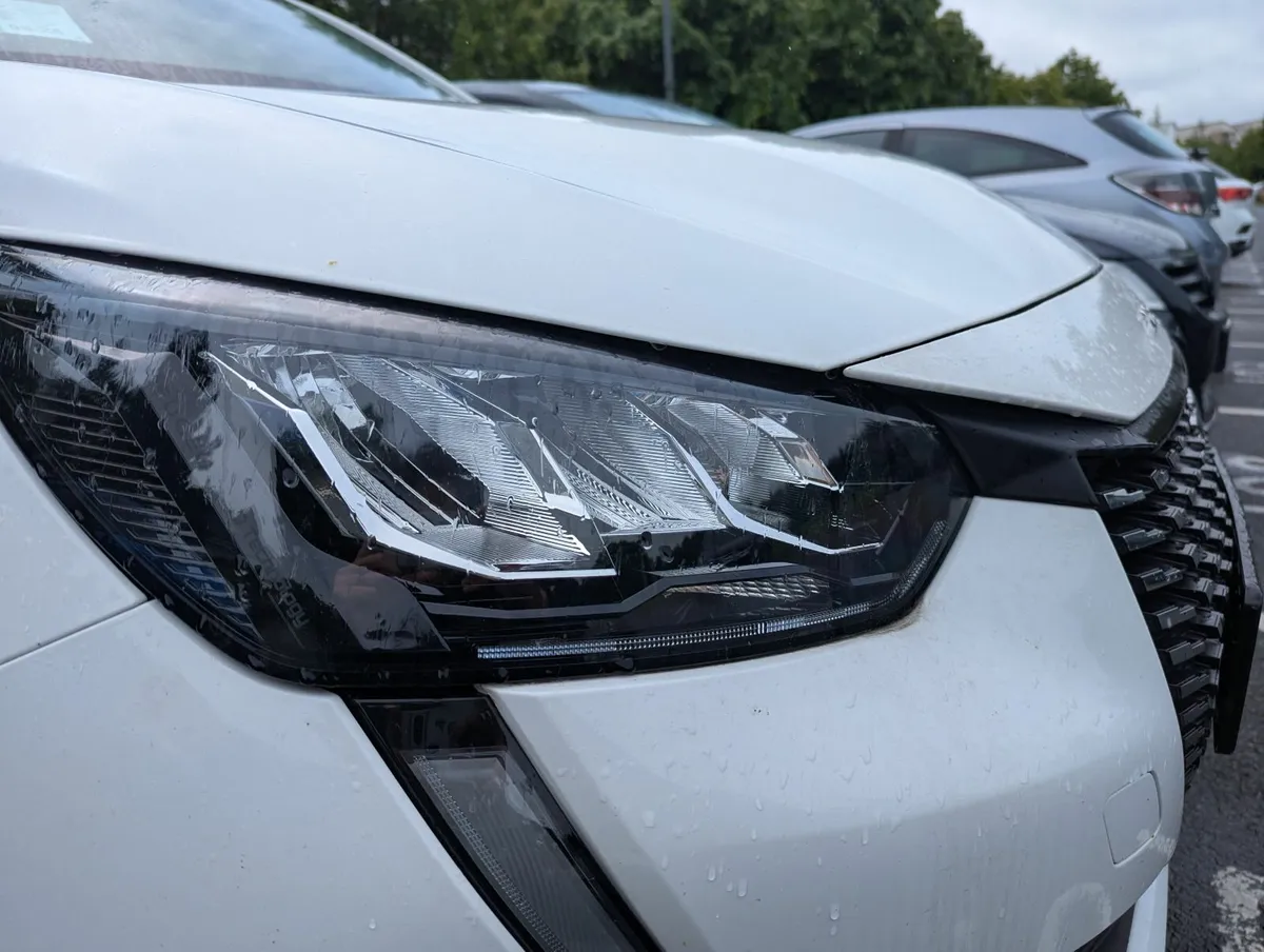 Peugeot 208 Front Headlights - Image 4