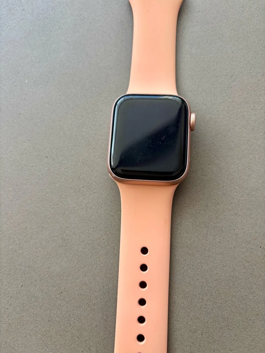 Apple Watch SE 40mm - Image 4