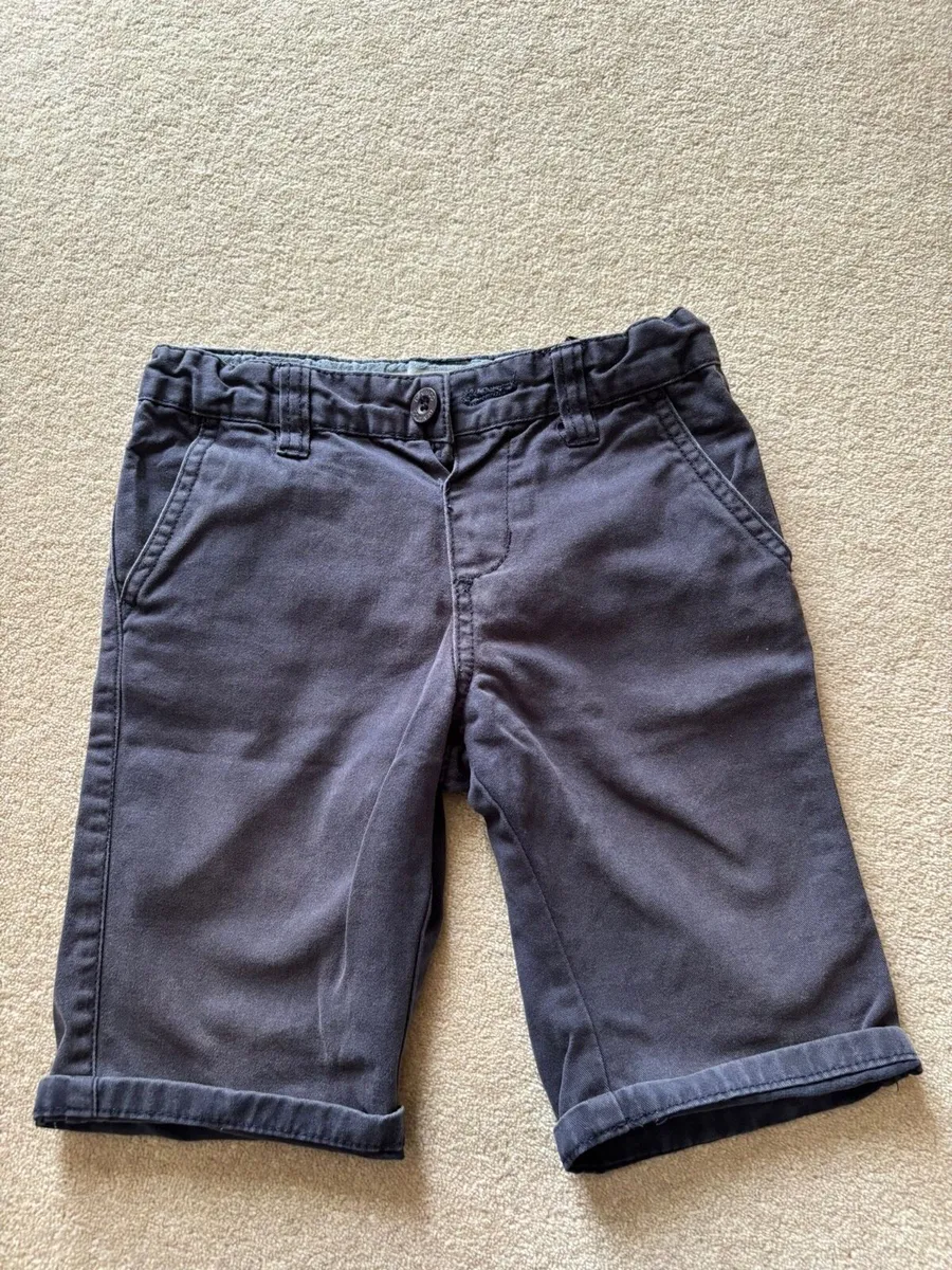 Boys Navy chino shorts age 6-7 - Image 1