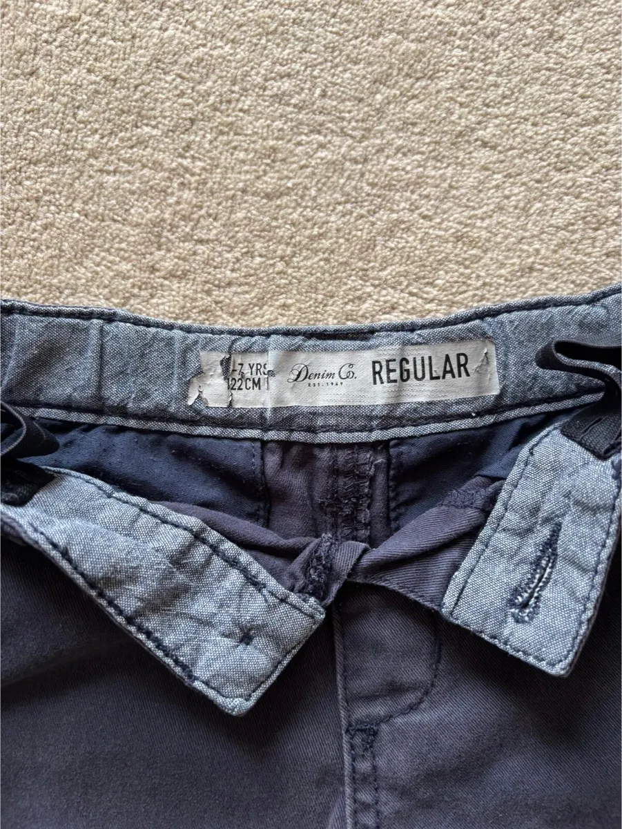 Boys Navy chino shorts age 6-7 - Image 3