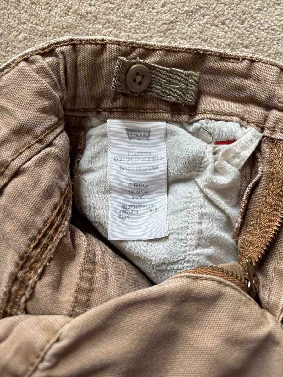 Levis Tan Cargo shorts age 6-7 - Image 3