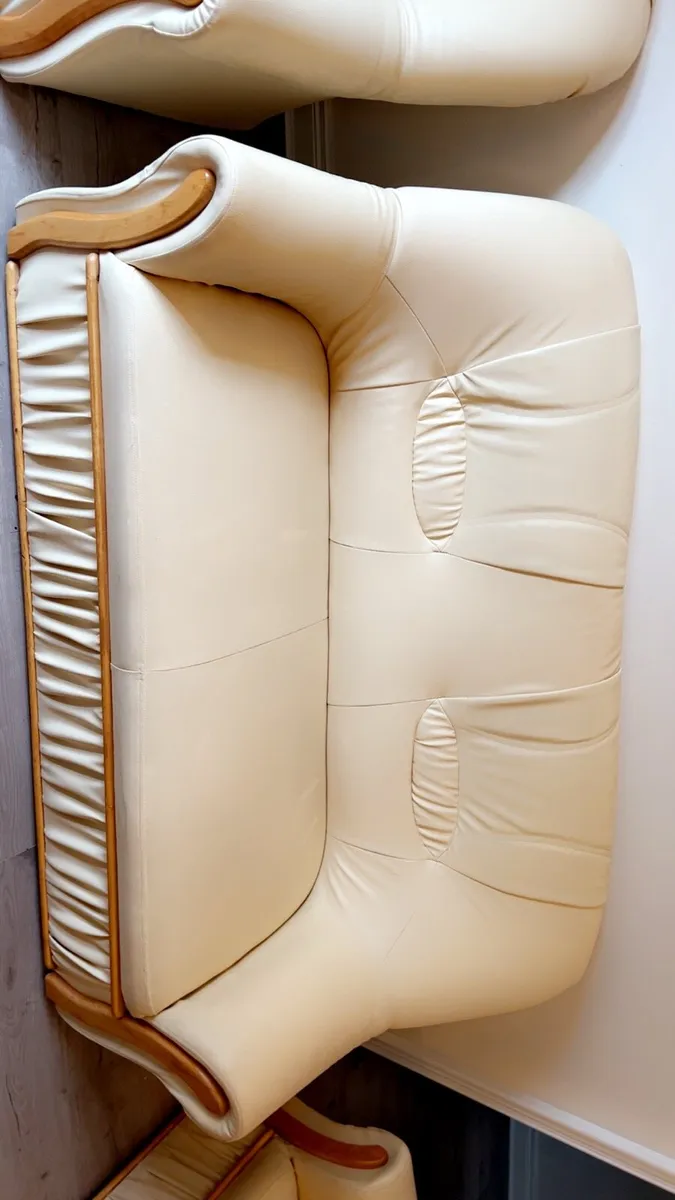 2 seater couch and 2 armchairs. - Image 1
