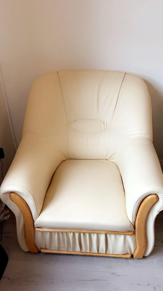 2 seater couch and 2 armchairs. - Image 2