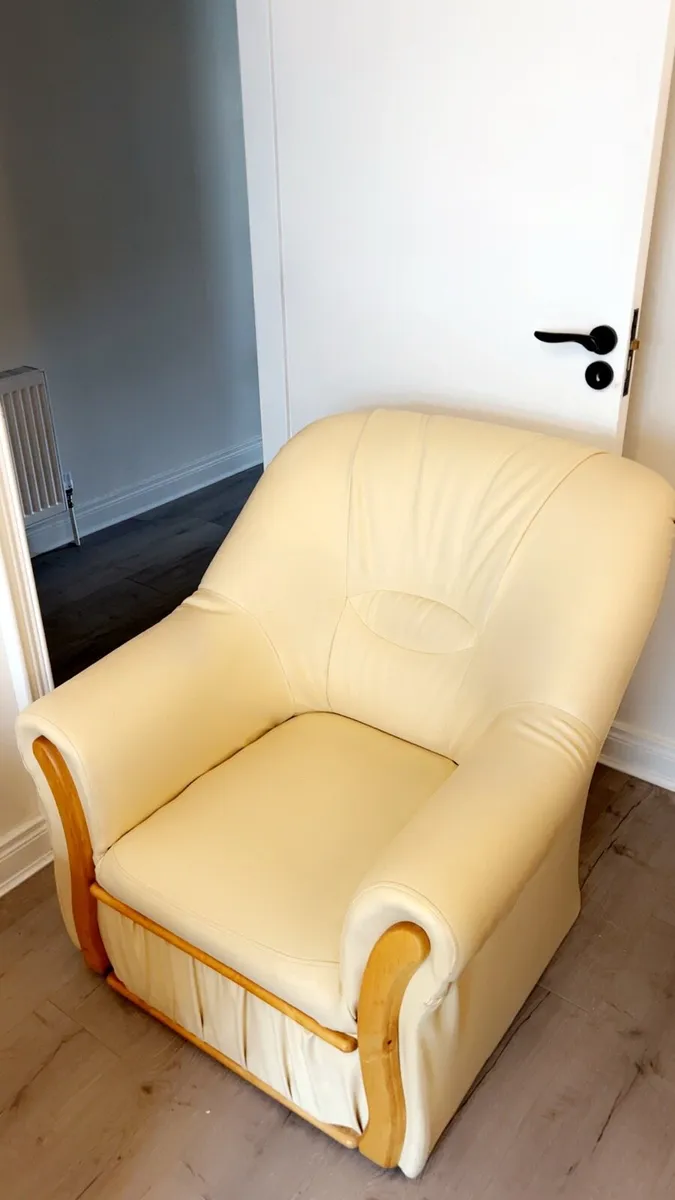 2 seater couch and 2 armchairs. - Image 3