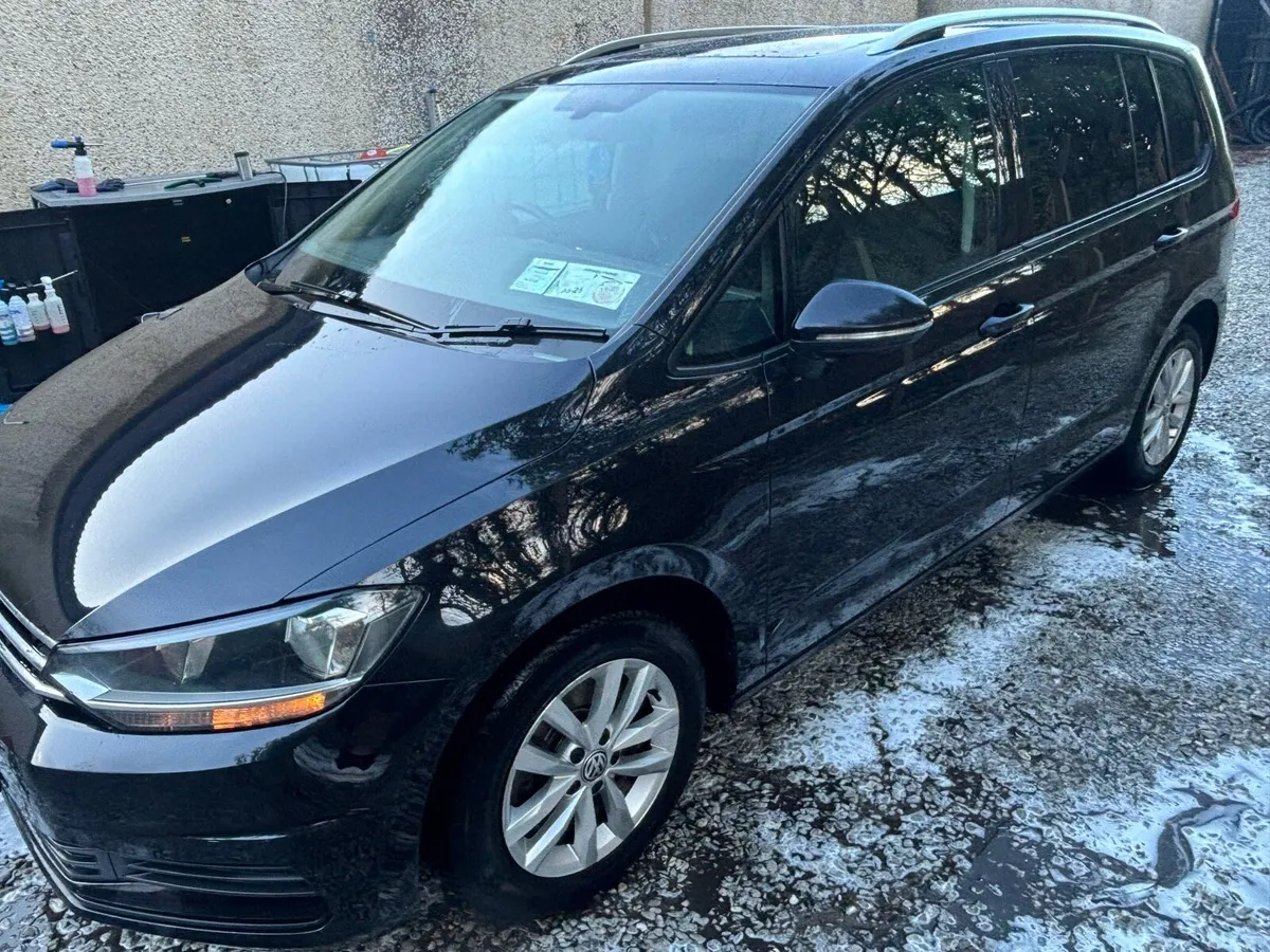 Volkswagen Touran automatic diesel - Image 2