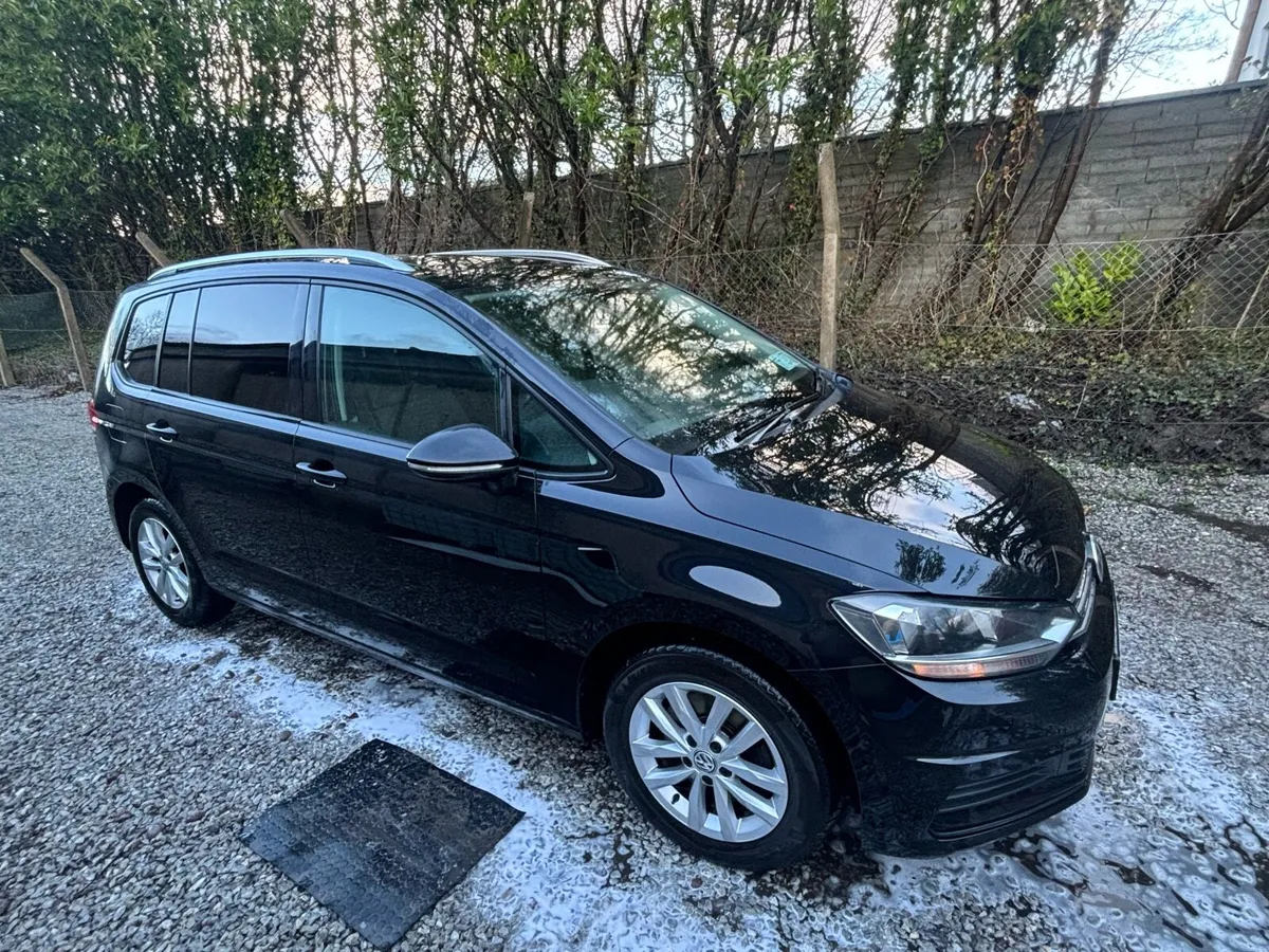 Volkswagen Touran automatic diesel - Image 3