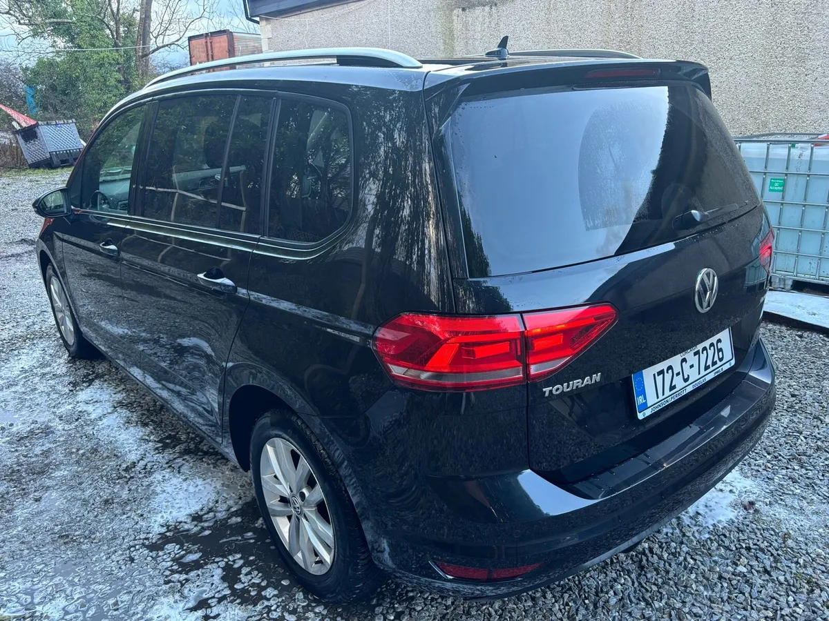 Volkswagen Touran automatic diesel - Image 4