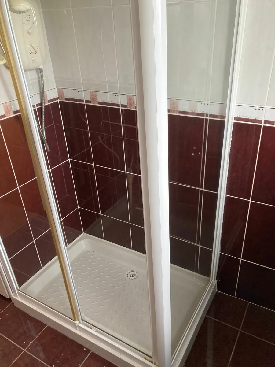 shower and shower tray - Image 1
