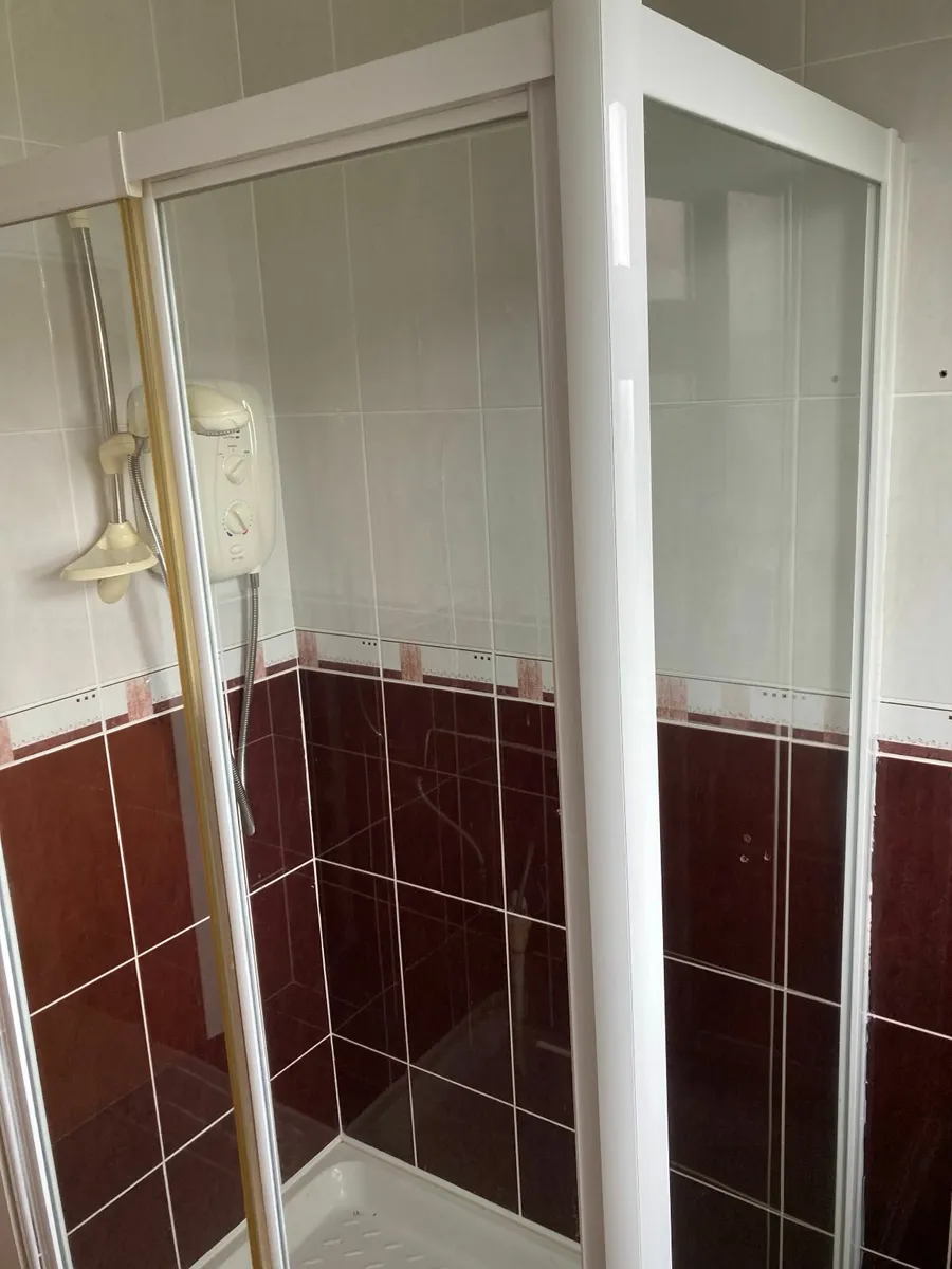 shower and shower tray - Image 3