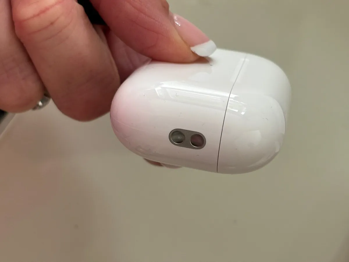 AirPods MagSafe charging case - Image 4