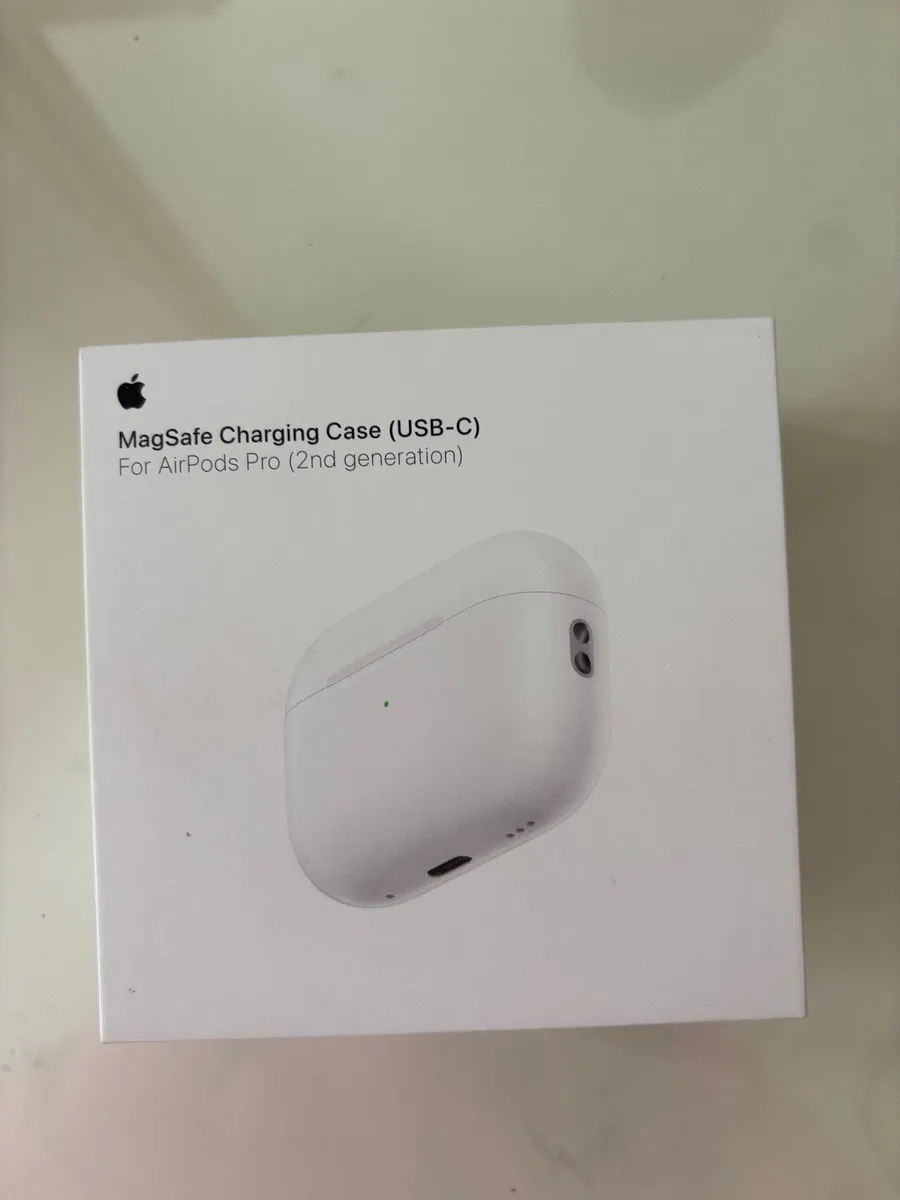AirPods MagSafe charging case - Image 1
