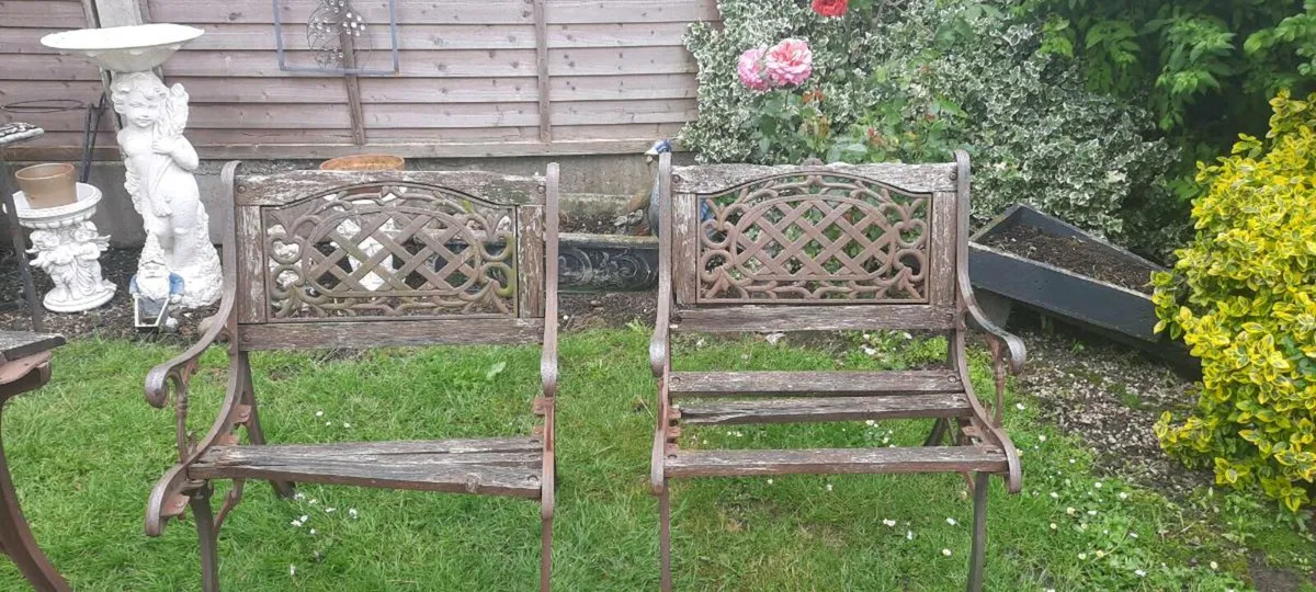 Garden table and chairs - Image 1