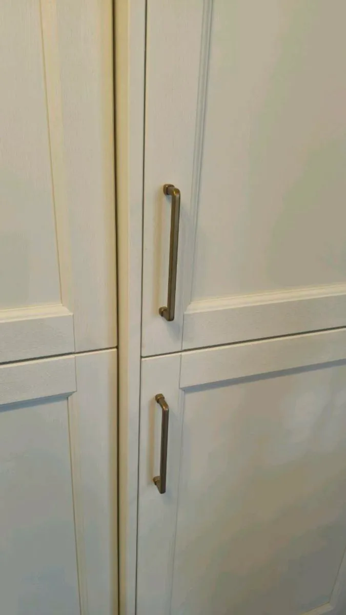 Kitchen unit handles - Image 2