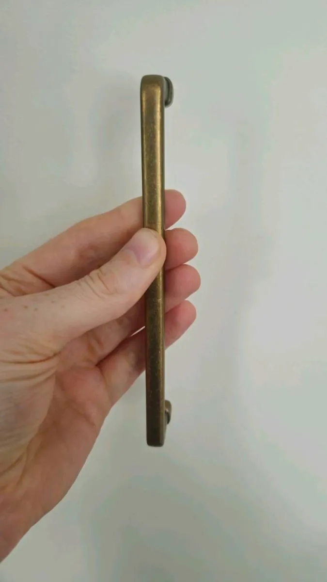 Kitchen unit handles - Image 4