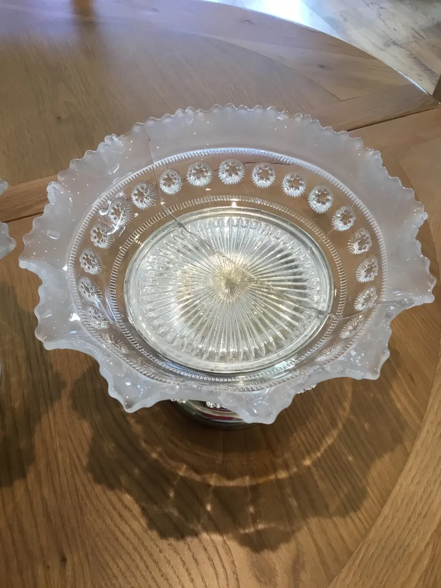 Pair of Bon Bon dishes - Image 4