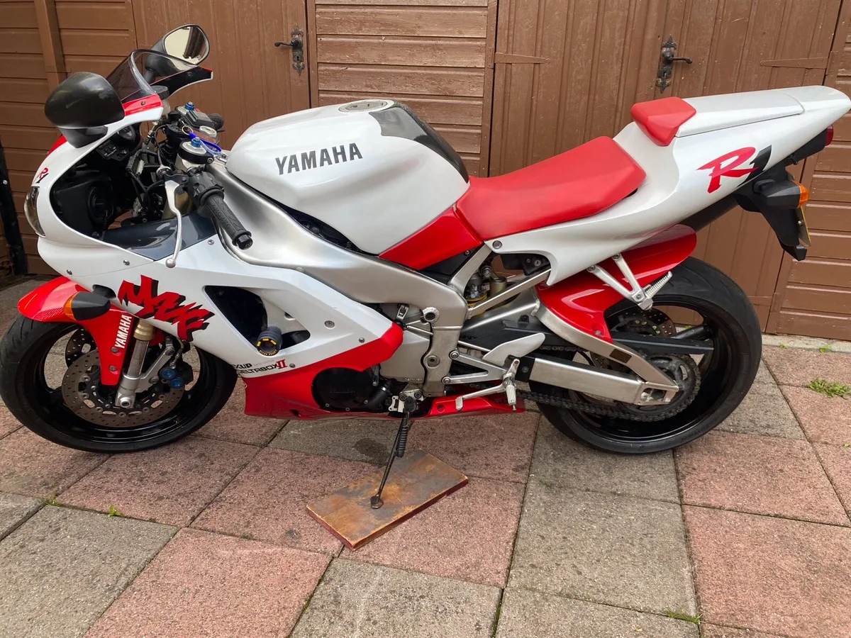 Yamaha R1 4XV - Image 1