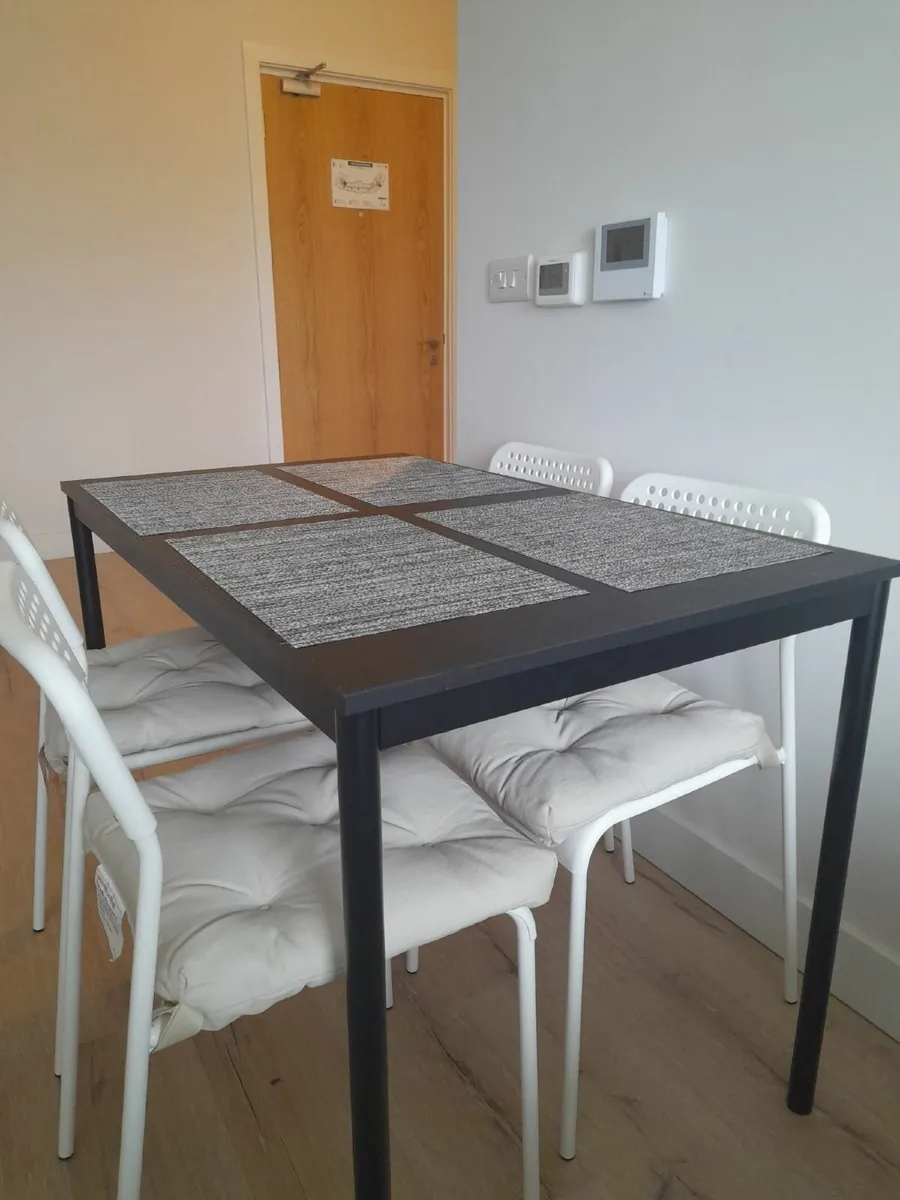Table and 4 chairs - Image 3