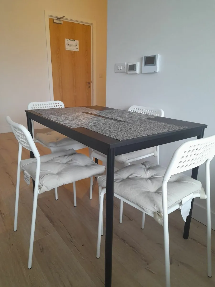 Table and 4 chairs - Image 4
