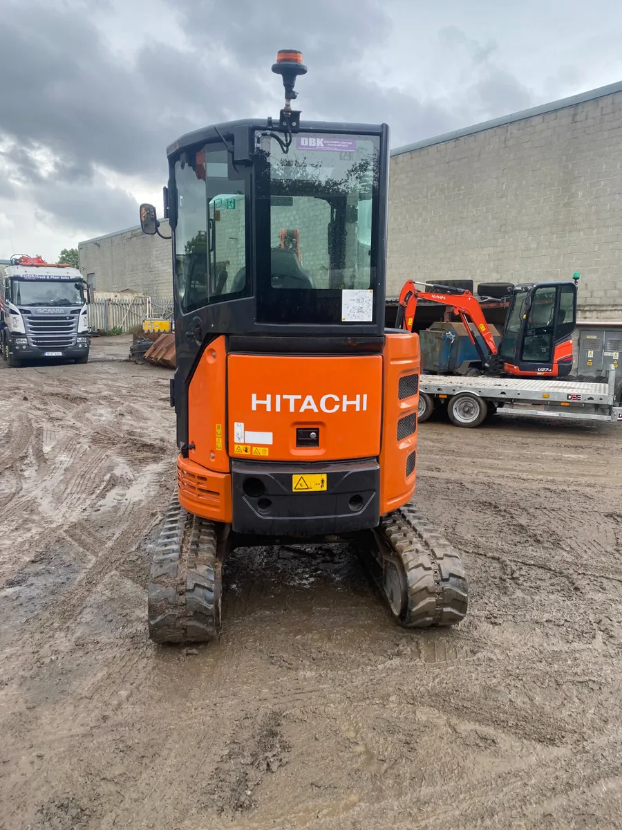 2017 hitachi 26U - Image 2