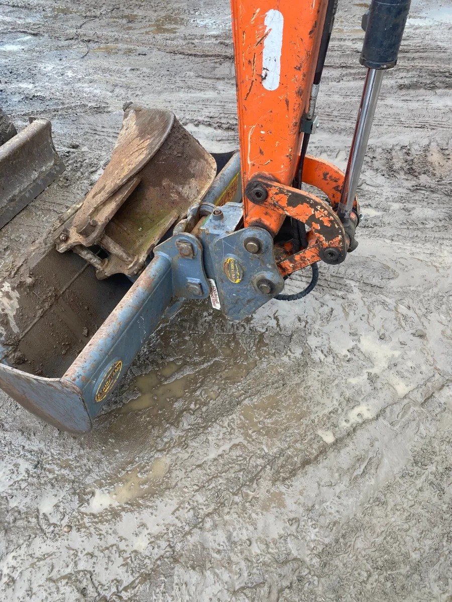 2017 hitachi 26U - Image 4