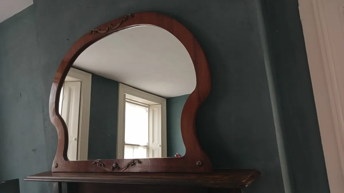 Large horse shoe shape mirror - Image 2