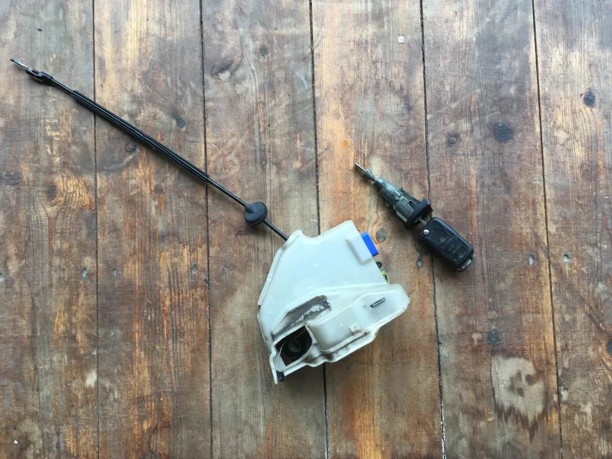 2003 VW Golf Driver's Door Lock and Key - Image 2