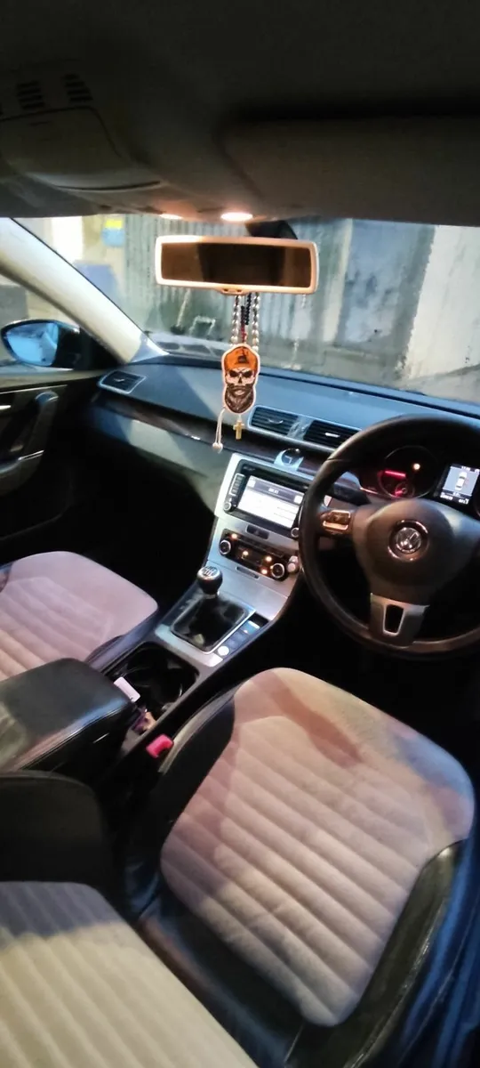 Volkswagen Passat 2011 - Image 1