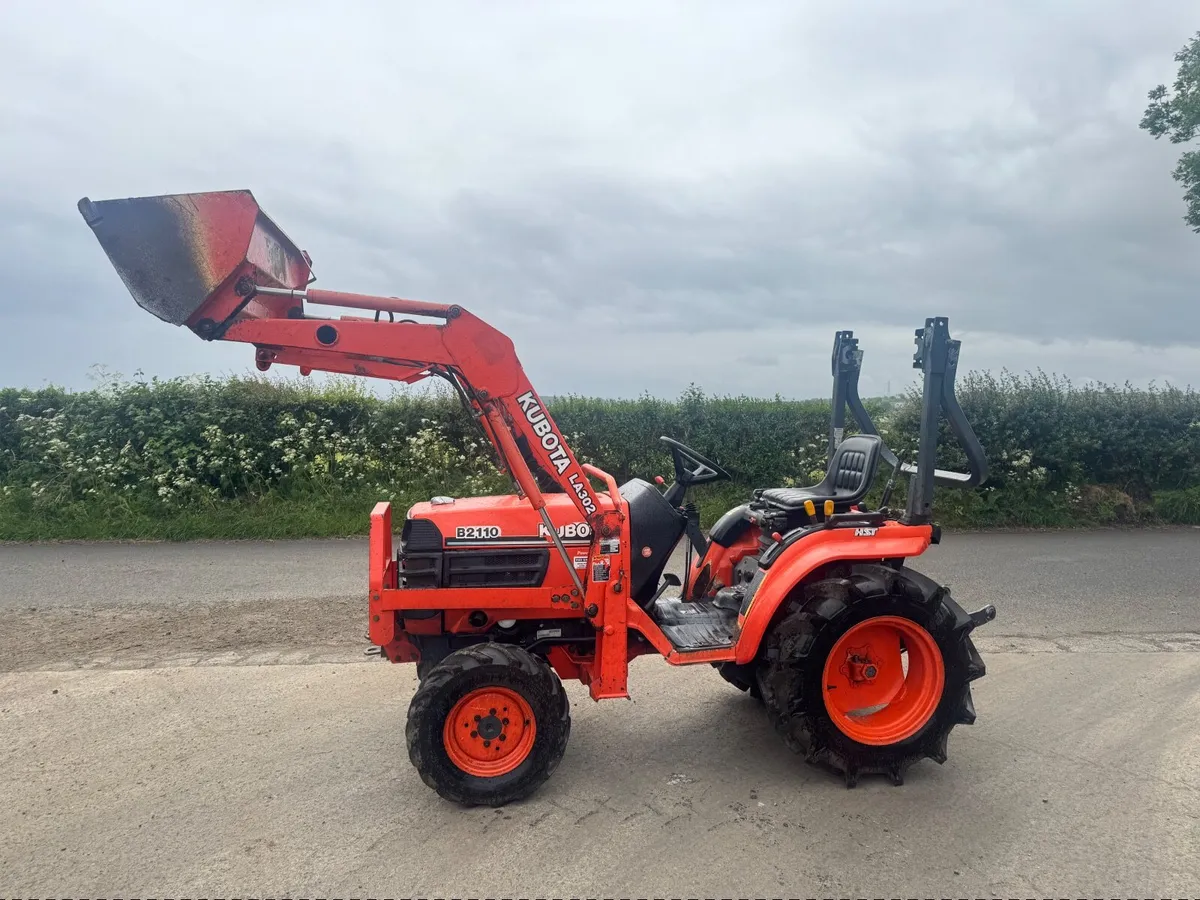 Kubota Compact Tractor with Loader - Image 1