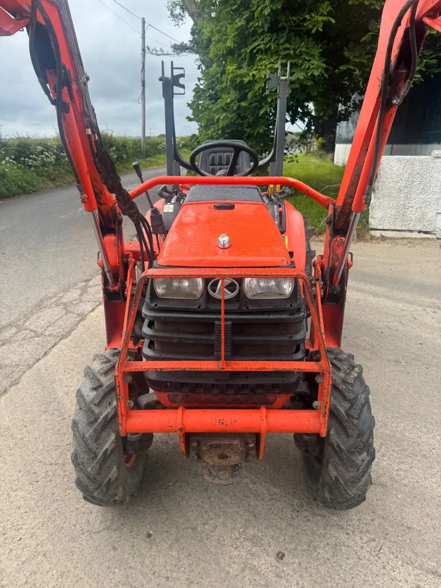 Kubota Compact Tractor with Loader - Image 2
