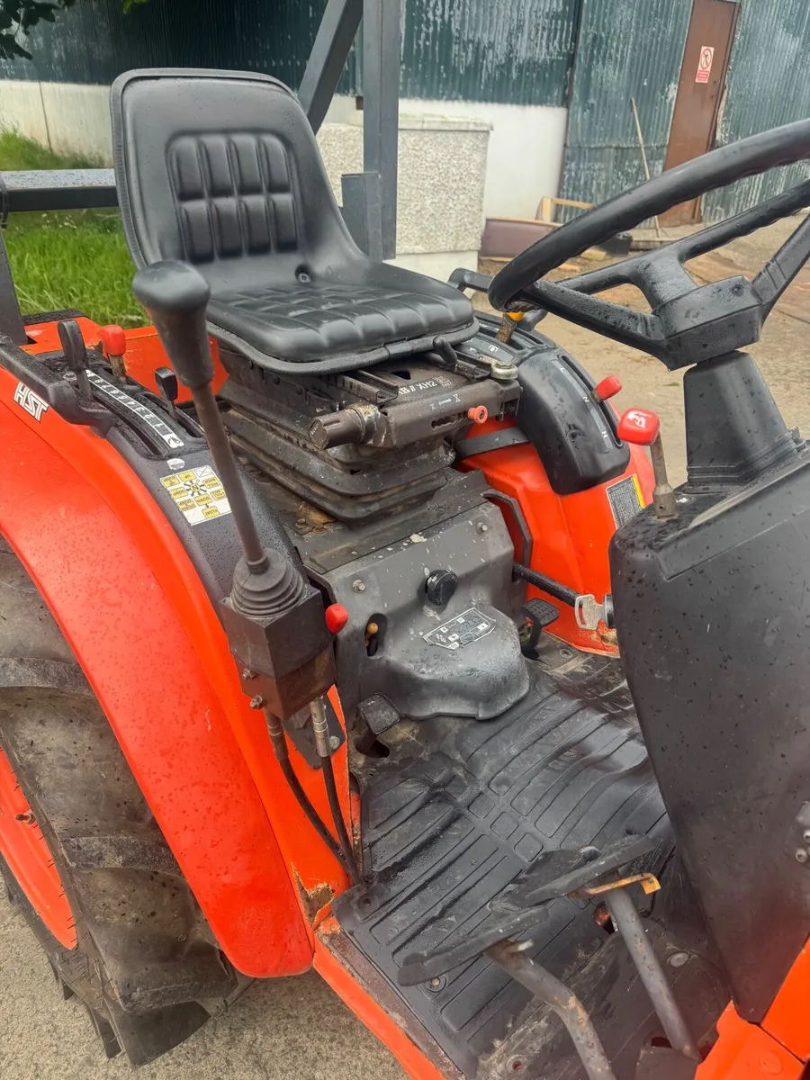 Kubota Compact Tractor with Loader - Image 3