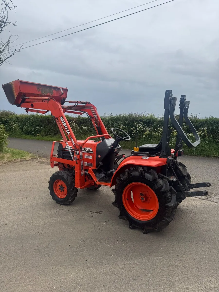 Kubota Compact Tractor with Loader - Image 4