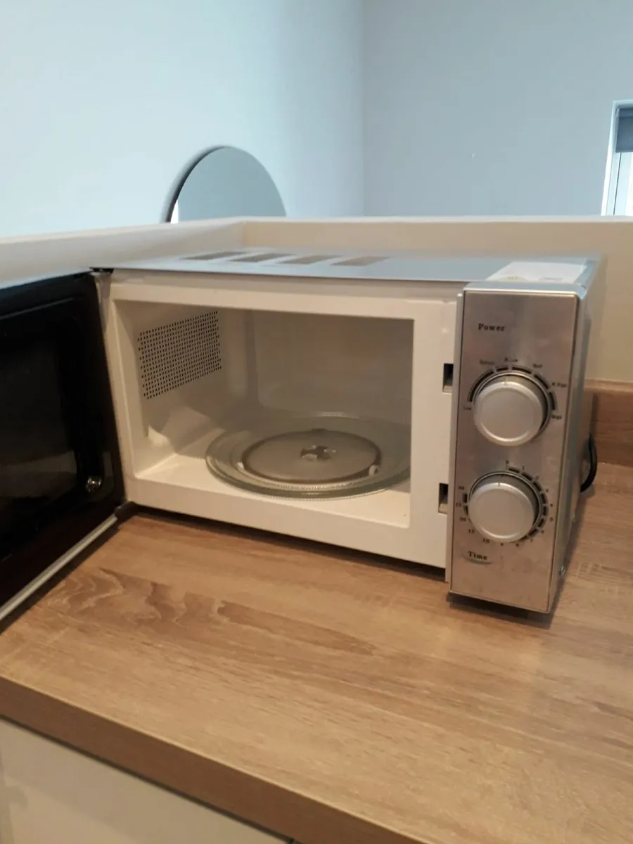 Candy 20L Microwave Oven – Silver, 700W - Image 2