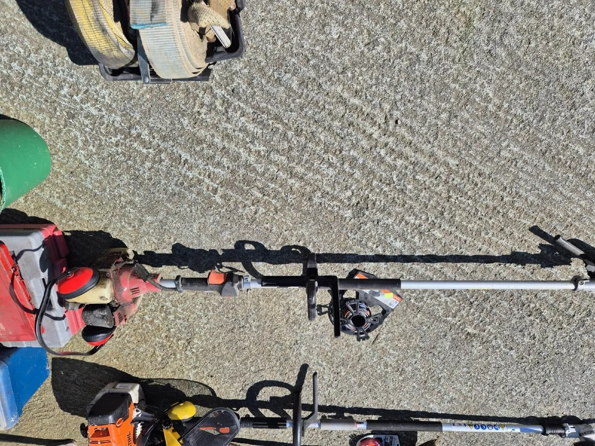 Chain saw - Image 1
