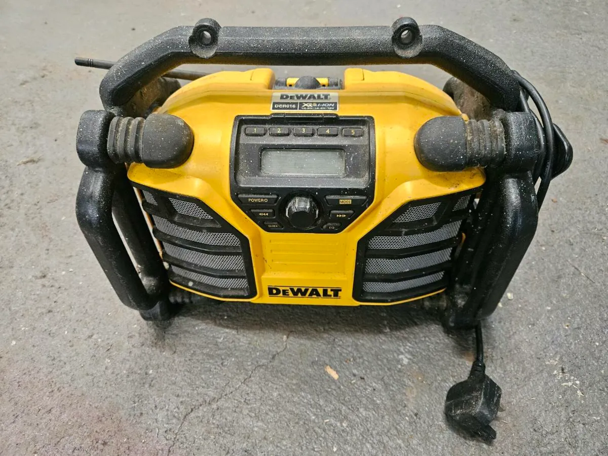 Dewalt radio for repair - Image 1
