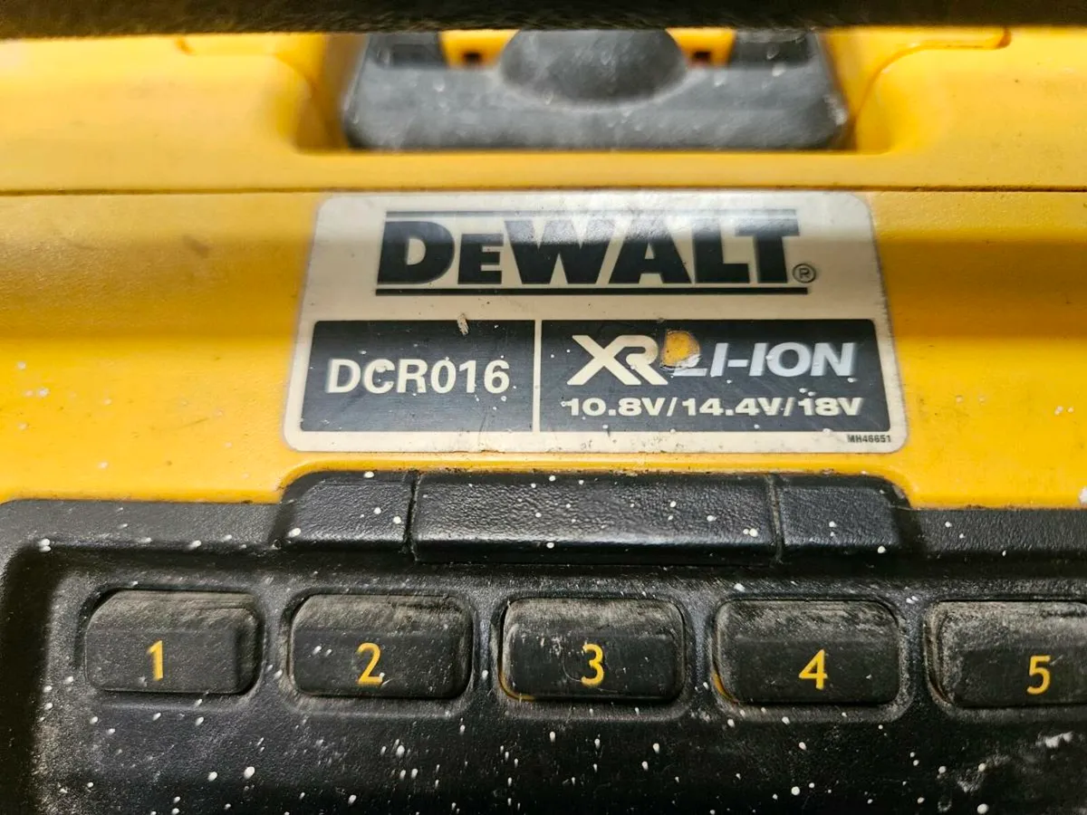 Dewalt radio for repair - Image 3
