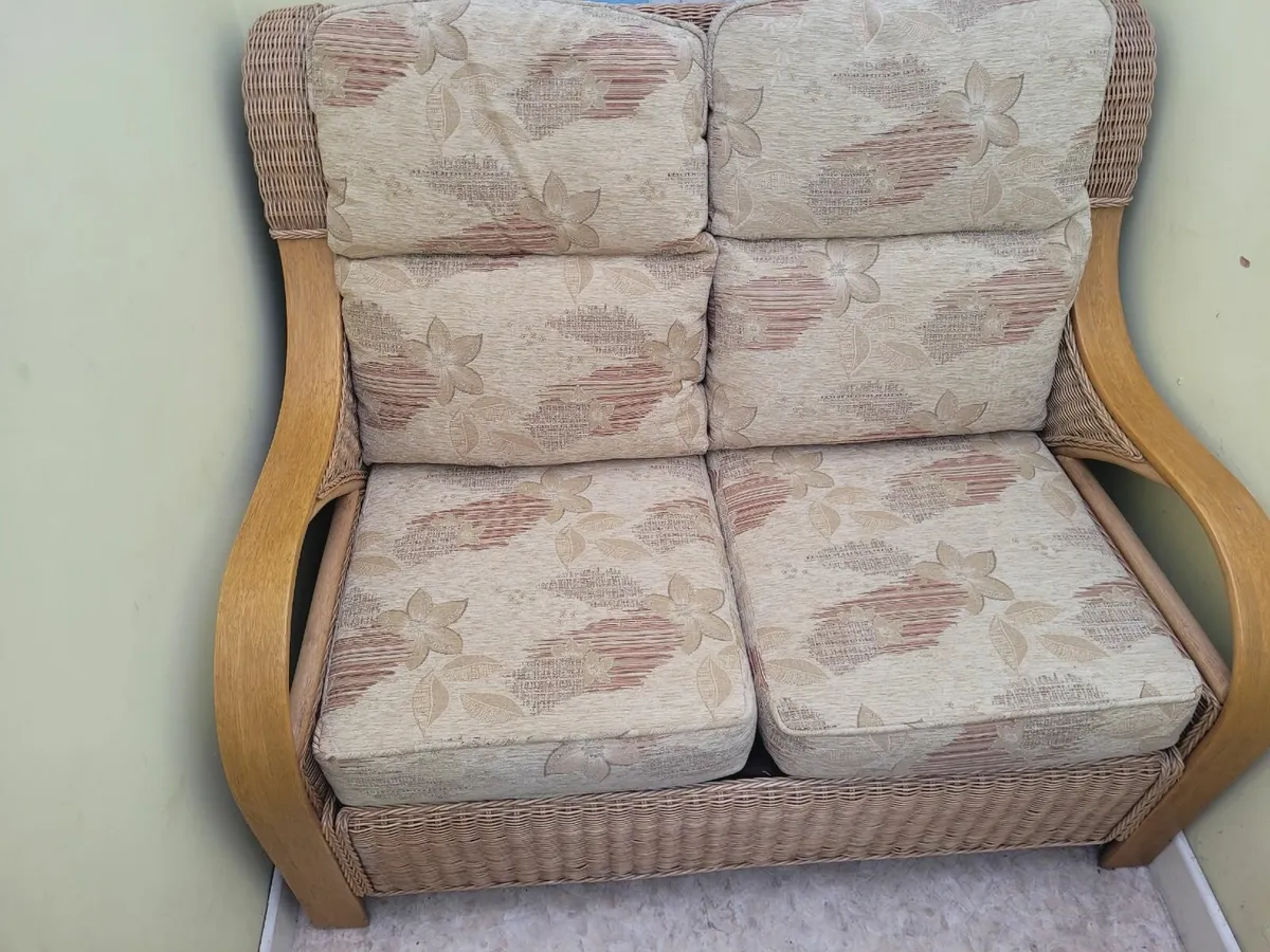 Wicker Suite Superior quality with table & cushion - Image 3