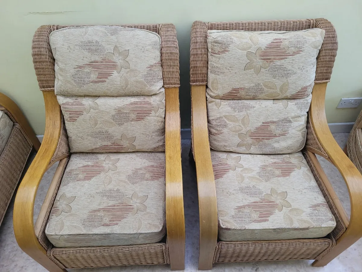 Wicker Suite Superior quality with table & cushion - Image 4