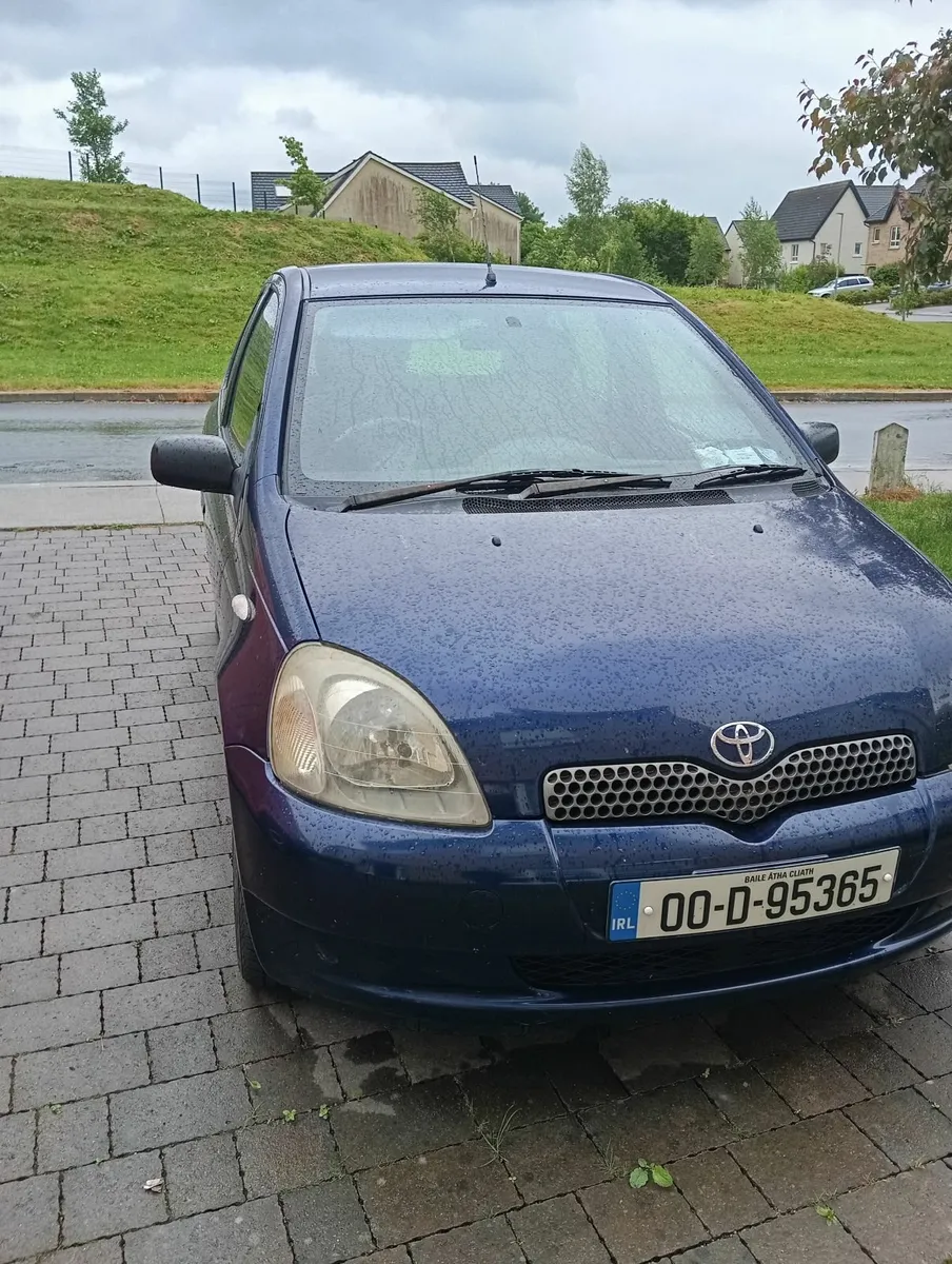 Toyota Yaris 2000 - Image 1