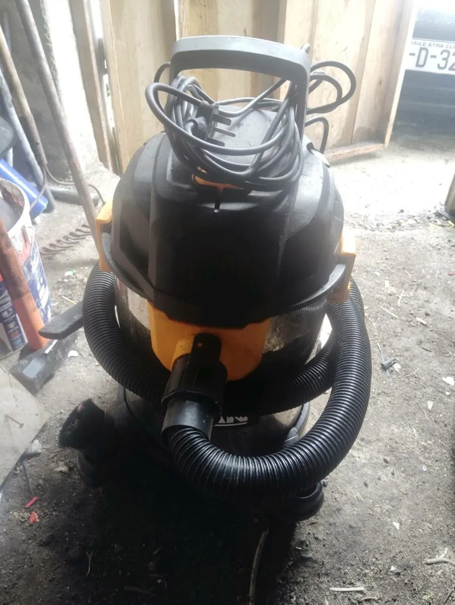 Titan Wet & Dry Vac - Image 2